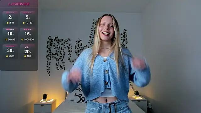 Snapshot of EllyMartinez chatting on 02.01.26 EllyMartinez online show from 02.01.26