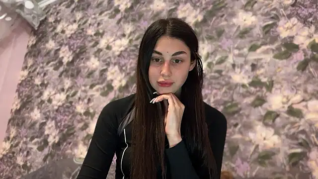 Snapshot of LiluMartiznir chatting on 04.06.26 LiluMartiznir online show from 04.06.26