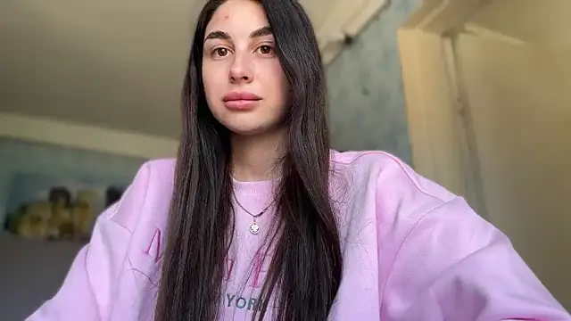 Snapshot of LiluMartiznir chatting on 04.15.26 LiluMartiznir online show from 04.15.26