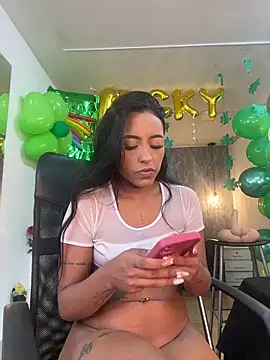 Snapshot of Alahia_Betancurr chatting on 03.18.26 Alahia Betancurr online show from 03.18.26