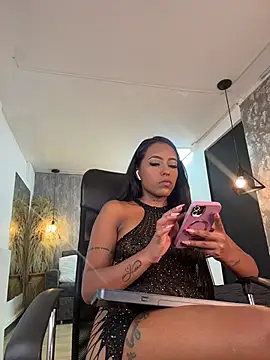 Snapshot of Alahia_Betancurr chatting on 04.01.26 Alahia Betancurr online show from 04.01.26
