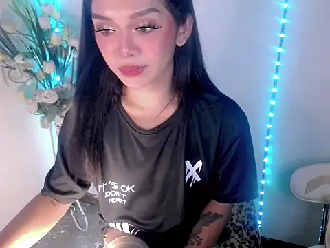Snapshot of Darkness_Angel chatting on 06.25.26 Darkness Angel online show from 06.25.26
