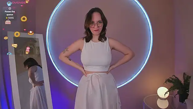 Crystal lovley online show from 03.04.26