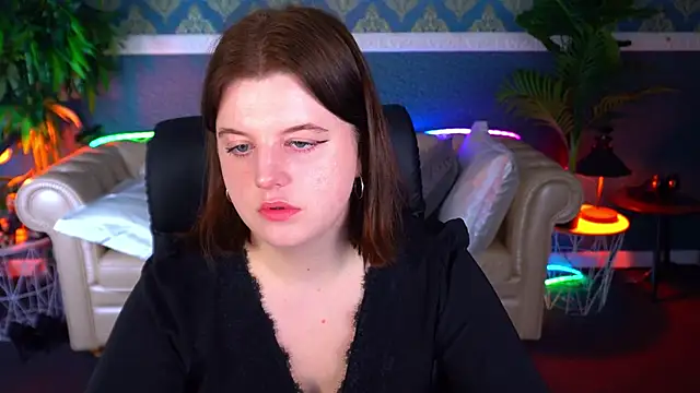 Snapshot of KristiFoxy chatting on 04.19.26 KristiFoxy online show from 04.19.26