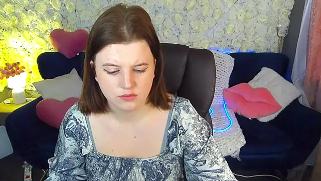 Snapshot of KristiFoxy chatting on 04.27.26 KristiFoxy online show from 04.27.26