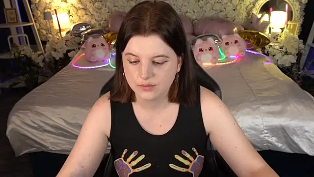 Snapshot of KristiFoxy chatting on 05.12.26 KristiFoxy online show from 05.12.26