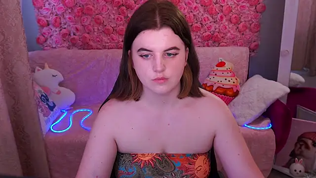Snapshot of KristiFoxy chatting on 05.14.26 KristiFoxy online show from 05.14.26