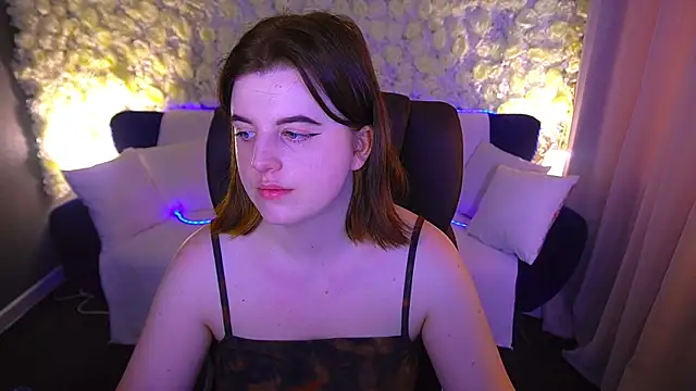 Snapshot of KristiFoxy chatting on 05.15.26 KristiFoxy online show from 05.15.26