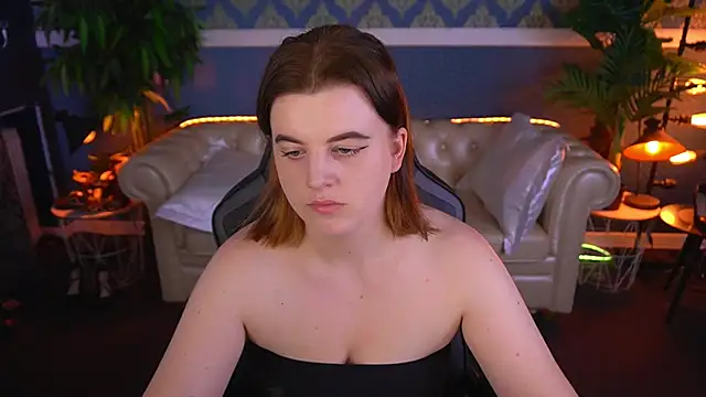Snapshot of KristiFoxy chatting on 05.18.26 KristiFoxy online show from 05.18.26