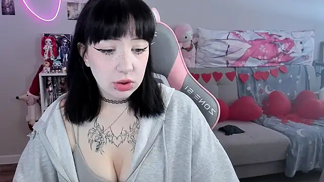 Snapshot of MollysLand chatting on 02.20.26 MollysLand online show from 02.20.26