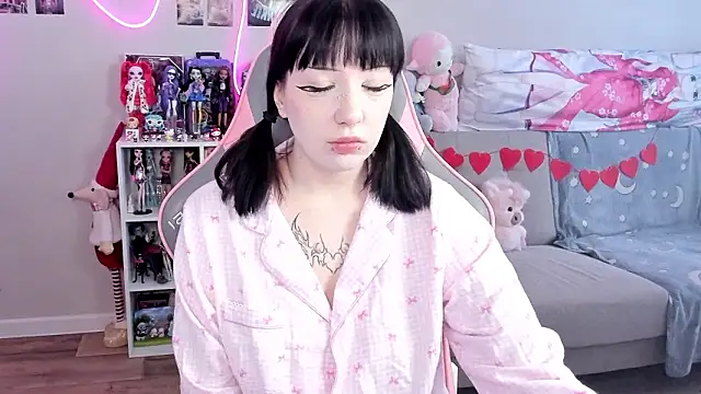 Snapshot of MollysLand chatting on 02.26.26 MollysLand online show from 02.26.26