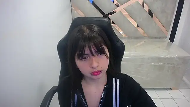 Snapshot of elizabeth_t_ chatting on 02.24.26 elizabeth t online show from 02.24.26