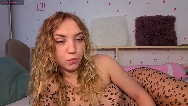 alice charm  online show from 04.04.26