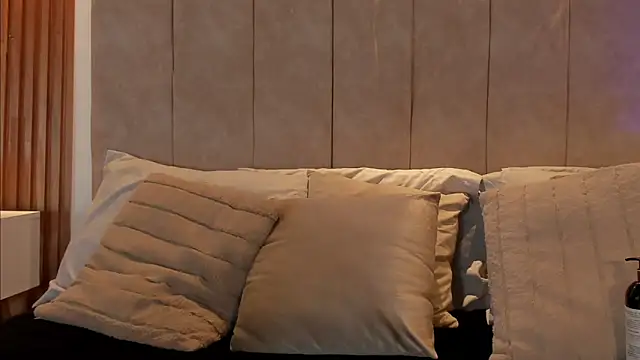 Snapshot of _Laura_saenz1 chatting on 02.18.26 Laura saenz1 online show from 02.18.26