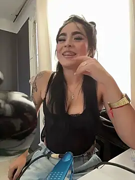 Snapshot of Sara_Fernandez_ chatting on 02.13.26 Sara Fernandez online show from 02.13.26