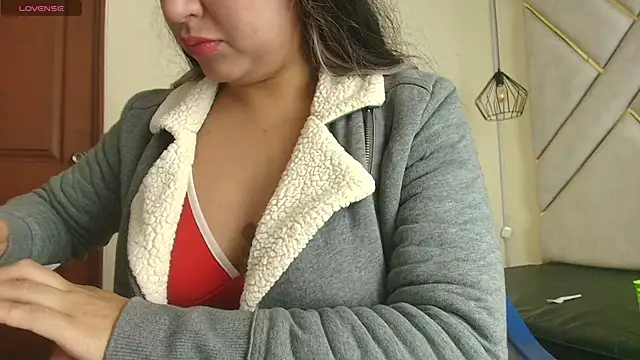 Dahiana Dmour  online show from 04.13.26