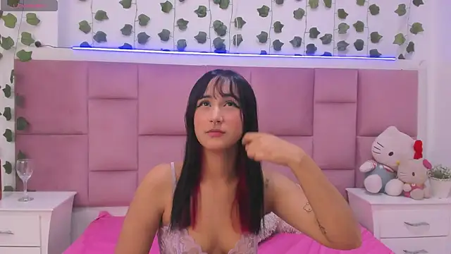 Snapshot of LeslieCute69 chatting on 03.02.26 LeslieCute69 online show from 03.02.26