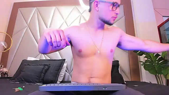 valenssio moretti online show from 03.14.26