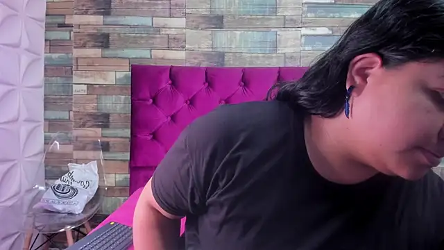 Snapshot of Carolina-Lenon chatting on 02.25.26 Carolina-Lenon online show from 02.25.26