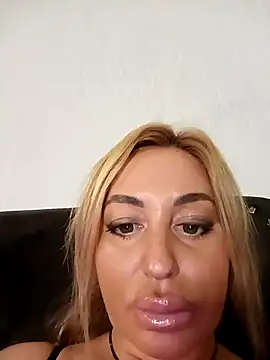 Snapshot of MiaMooly chatting on 10.22.25 MiaMooly online show from 10.22.25