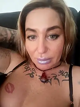 Snapshot of MiaMooly chatting on 10.31.25 MiaMooly online show from 10.31.25