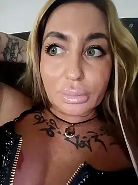 MiaMooly online show from 11.08.25