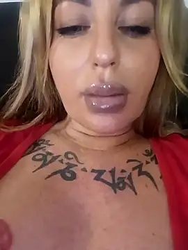 MiaMooly online show from 12.20.25