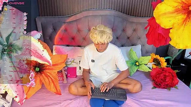 Snapshot of Noa_03 chatting on 02.25.26 Noa 03 online show from 02.25.26