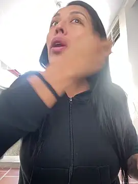 Emma Sanz   online show from 03.04.26