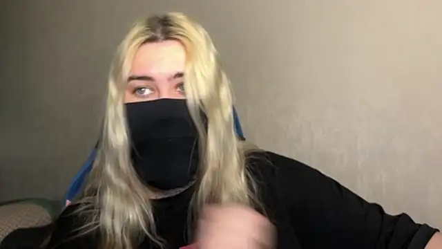 Snapshot of UnaXyling chatting on 02.21.26 UnaXyling online show from 02.21.26