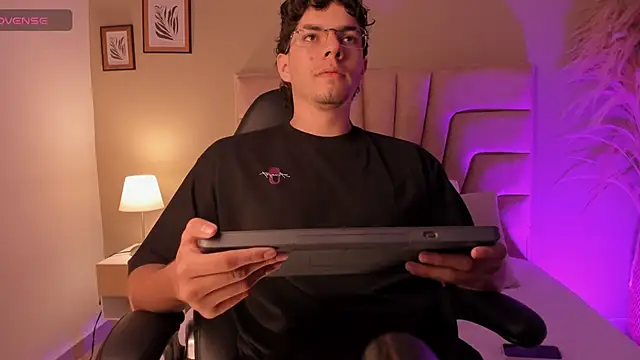 Snapshot of Axel_Creed chatting on 02.20.26 Axel Creed online show from 02.20.26