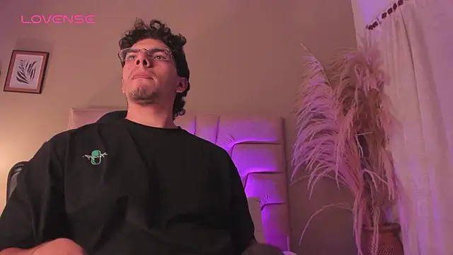 Snapshot of Axel_Creed chatting on 02.28.26 Axel Creed online show from 02.28.26