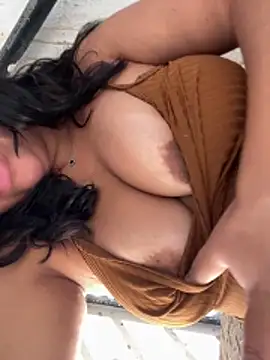 Snapshot of Adriputinha chatting on 02.21.26 Adriputinha online show from 02.21.26