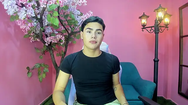 Snapshot of FemNoa chatting on 02.08.26 FemNoa online show from 02.08.26