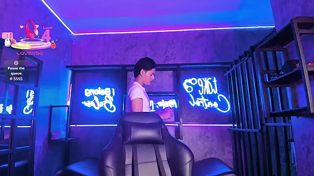 Snapshot of FemNoa chatting on 02.13.26 FemNoa online show from 02.13.26