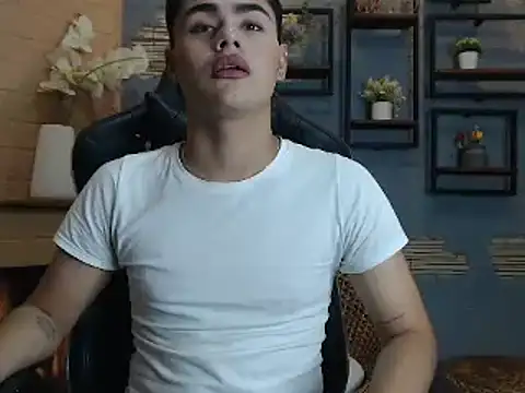 Snapshot of FemNoa chatting on 02.17.26 FemNoa online show from 02.17.26