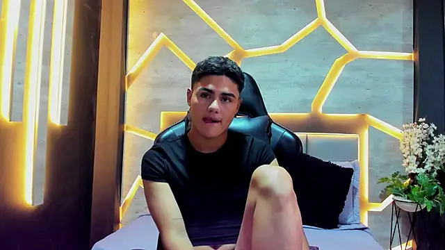 Snapshot of FemNoa chatting on 02.18.26 FemNoa online show from 02.18.26