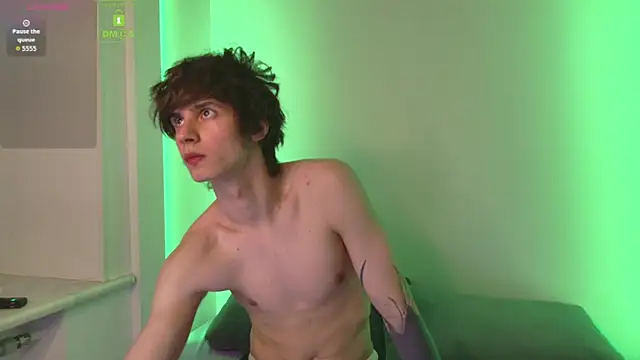 Snapshot of HoogWilder chatting on 02.09.26 HoogWilder online show from 02.09.26