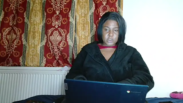 Snapshot of CurvySashia chatting on 04.10.26 CurvySashia online show from 04.10.26