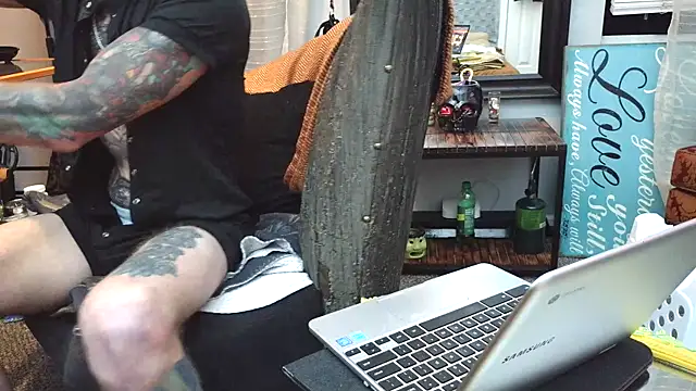 Snapshot of F_D_R_ chatting on 05.15.26 F D R online show from 05.15.26