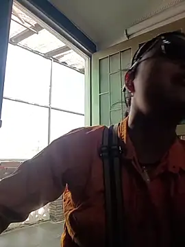 Snapshot of Maggyx chatting on 02.18.26 Maggyx online show from 02.18.26