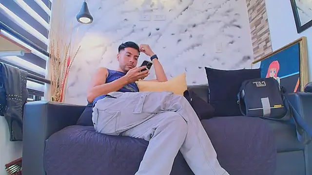 Max Hornye online show from 04.18.26