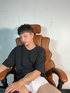 ARON LUXX online show from 03.25.26