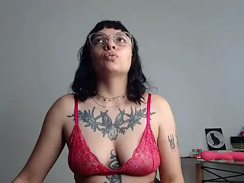 Snapshot of LanaGodard chatting on 02.27.26 LanaGodard online show from 02.27.26