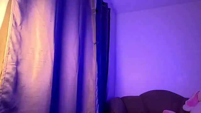 Snapshot of Chinicr18 chatting on 04.15.26 Chinicr18 online show from 04.15.26