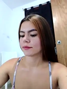 Snapshot of EmiNavarro chatting on 07.10.26 EmiNavarro online show from 07.10.26