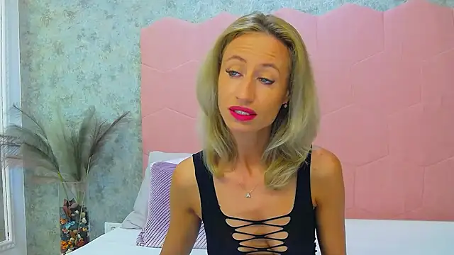 Snapshot of DeliaMArlow chatting on 07.18.26 DeliaMArlow online show from 07.18.26