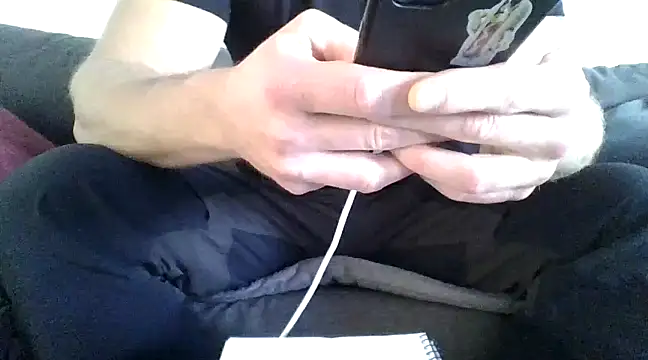 Snapshot of Tommyzzzzzz chatting on 12.04.24 Tommyzzzzzz online show from 12.04.24