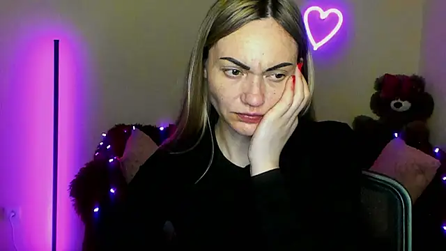 Snapshot of BlondMikey22 chatting on 04.18.26 BlondMikey22 online show from 04.18.26