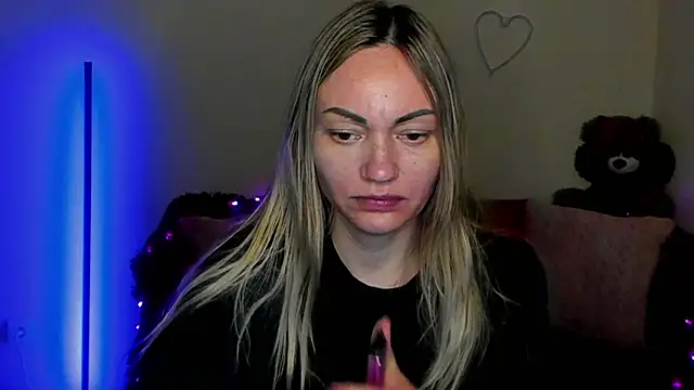 Snapshot of BlondMikey22 chatting on 04.21.26 BlondMikey22 online show from 04.21.26